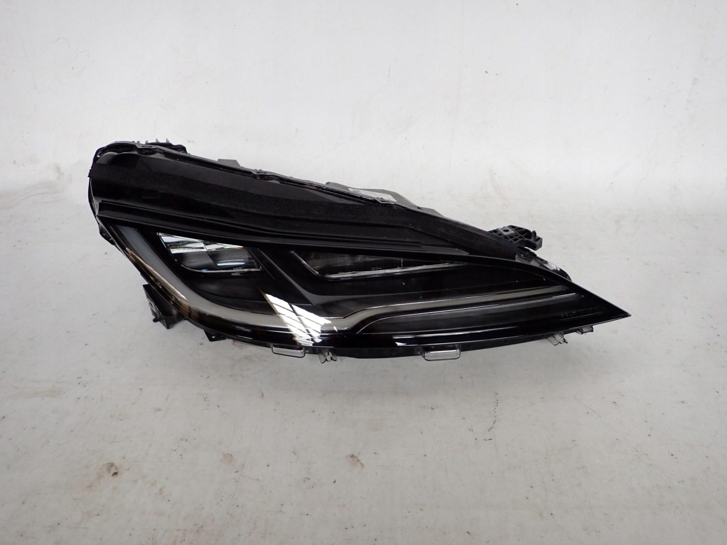 light right front front TESLA 3 LIFT HIGHLAND 2024 FULL LED