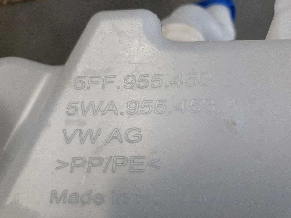Audi A3 8Y hb washer fluid tank pump 5WA955453A