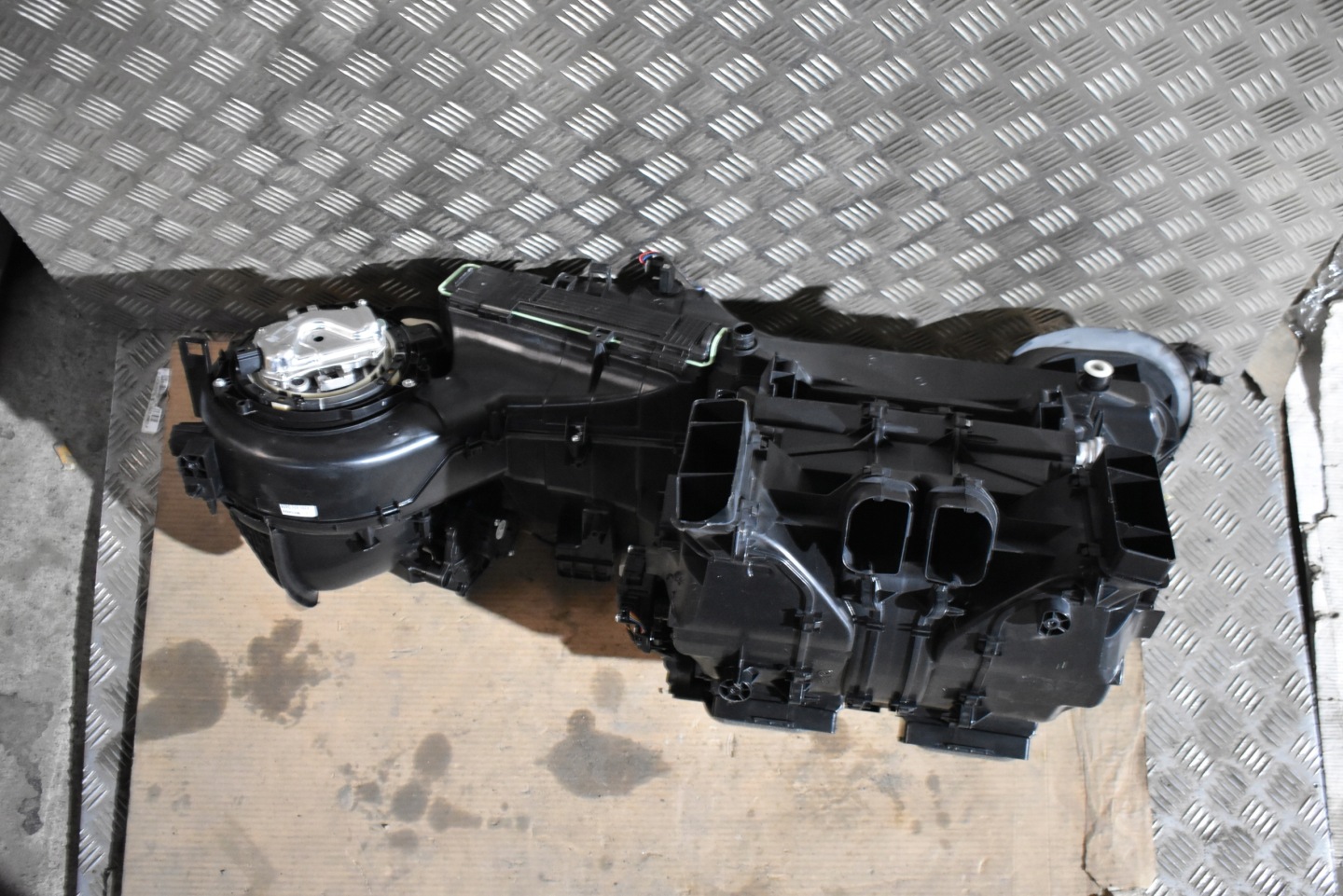 IDEALNA heater MERCEDES W206 1