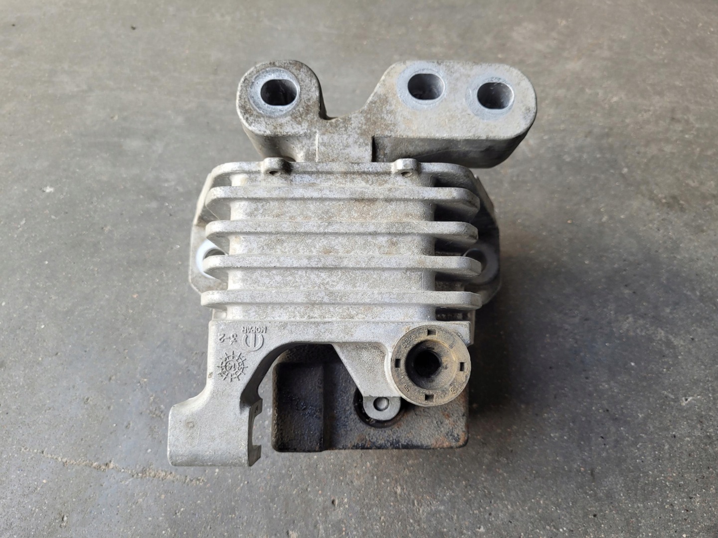 engine mount P68141400AG JEEP CHEROKEE V KL 2.2 CRD 4X4