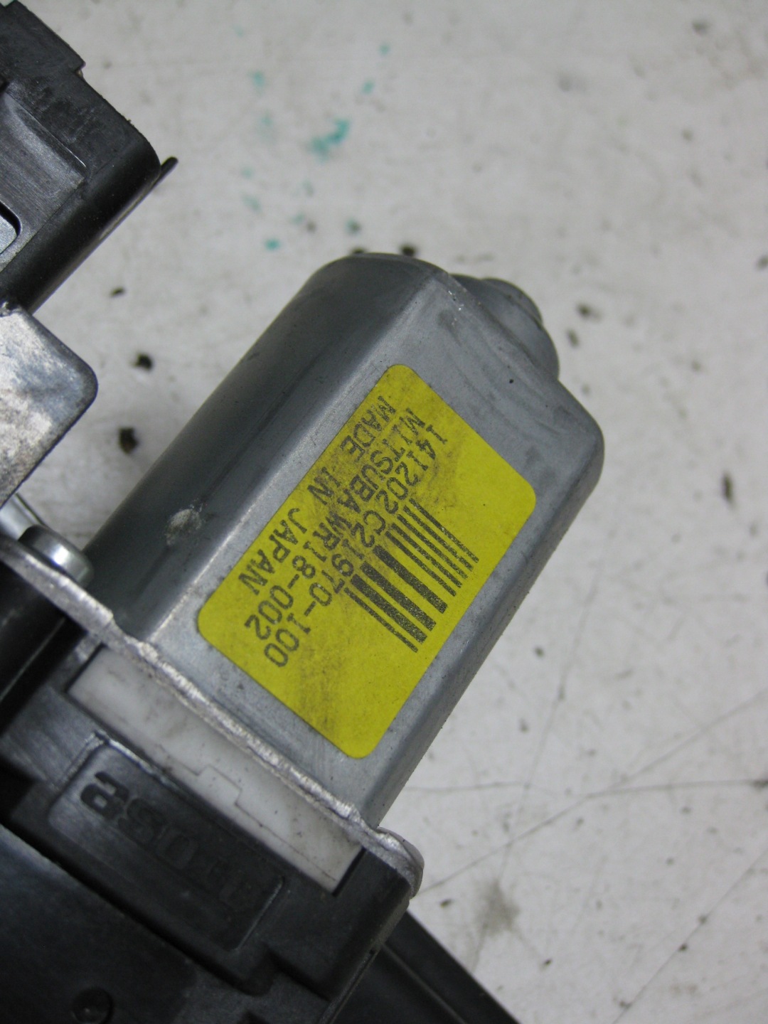 RENAULT KADJAR 1.6 DCI 15R window regulator left front 807218568R