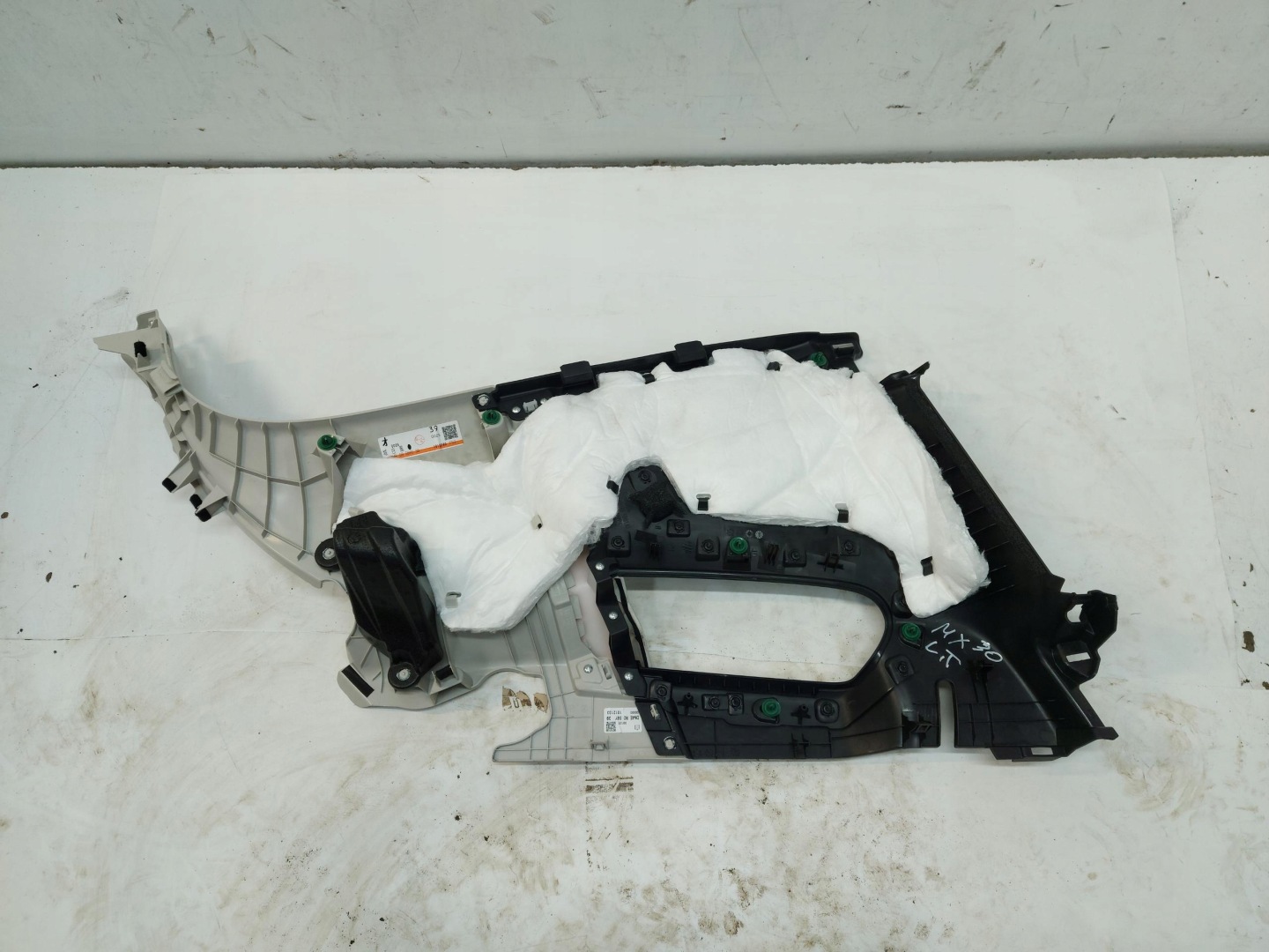 Mazda MX-3095 EL upholstery side side left rear part of the threshold dn4er059y39