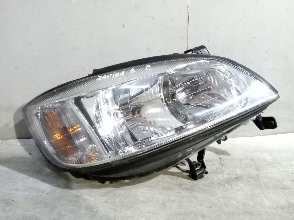 Opel Zafira A light right front front