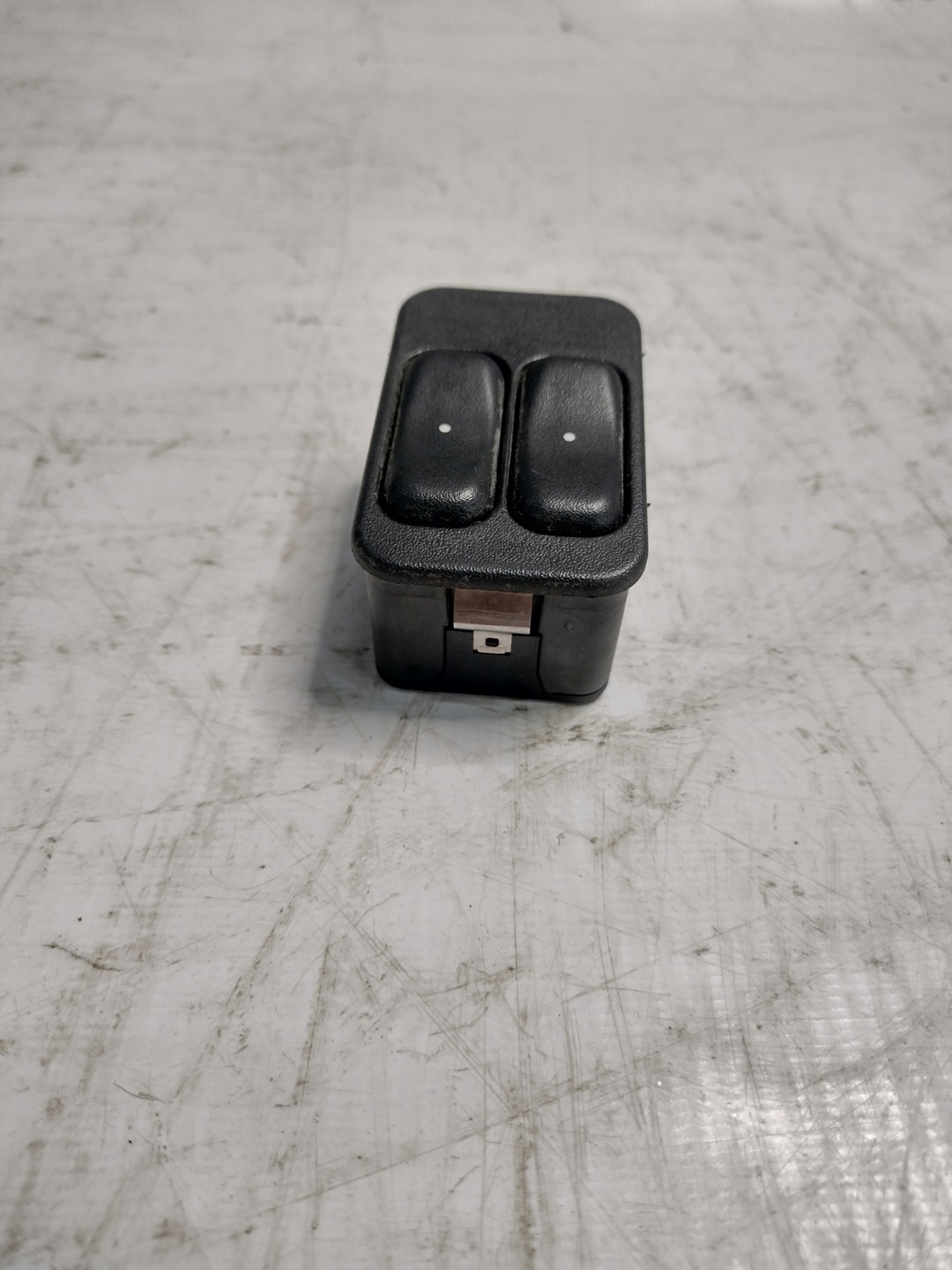 window control switch Opel Corsa C 3D OE 13363202