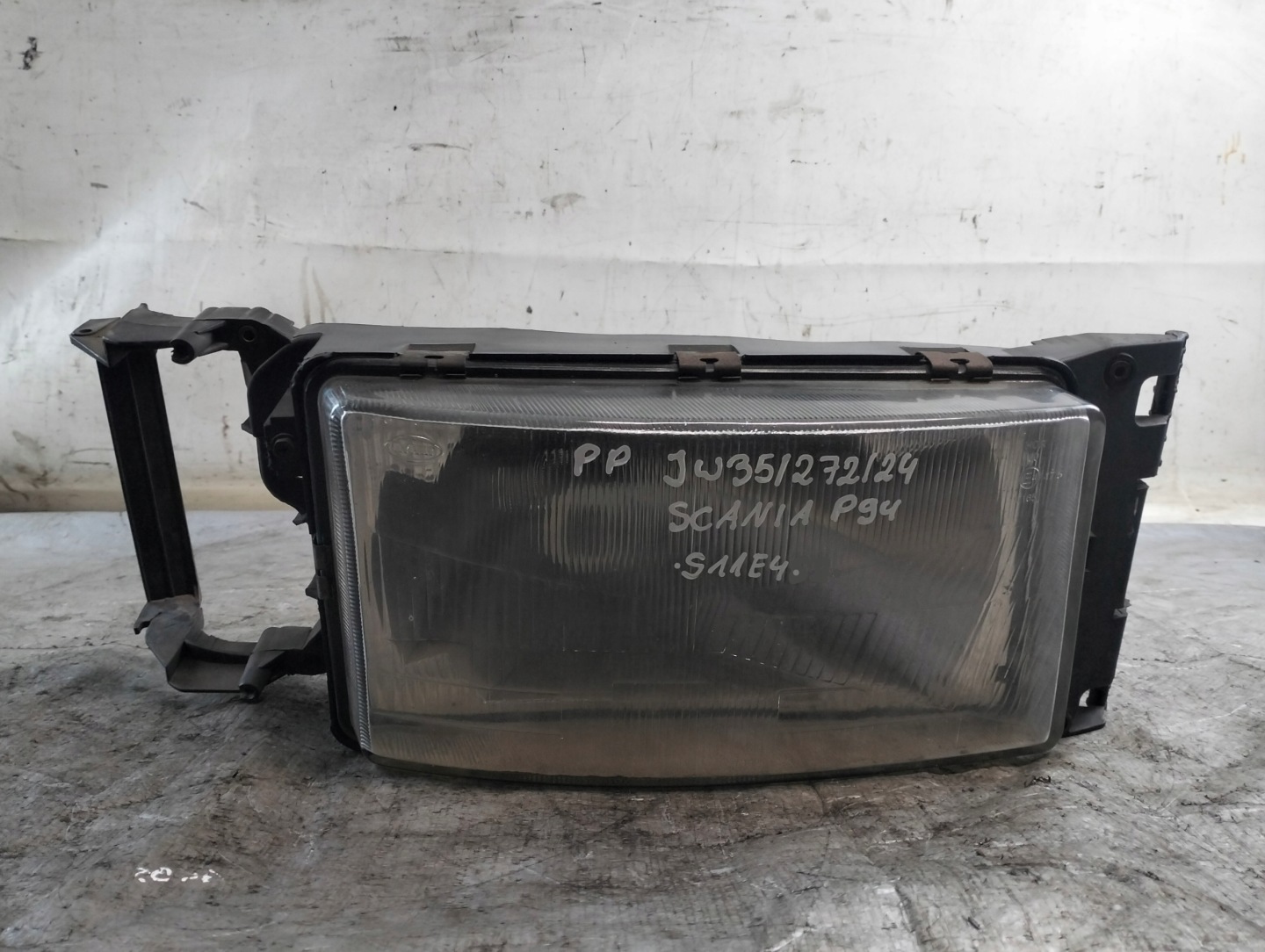 light REFLEKTOR right front SCANIA 4 P94 BD4X2NA 2000r