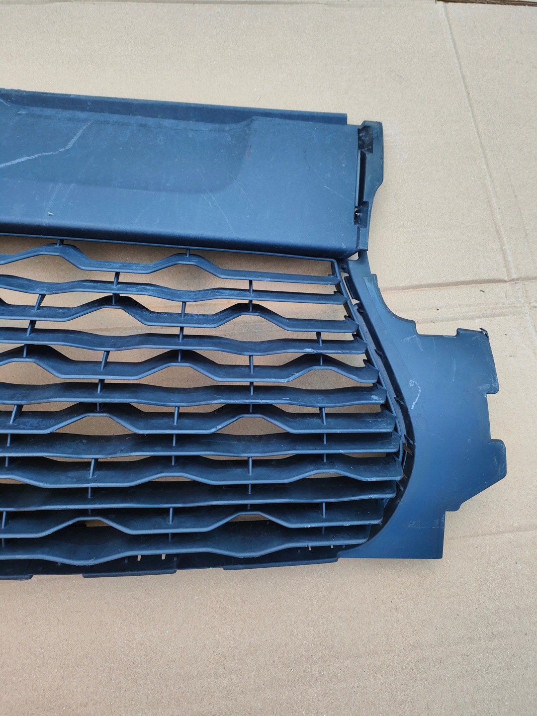 grid of a bumper central front DUSTER II original dacia 622545490r