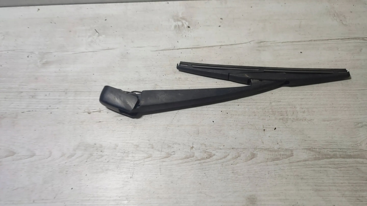 Mitsubishi ASX 18r. 1.6DiD wischerarm Fenster hinten