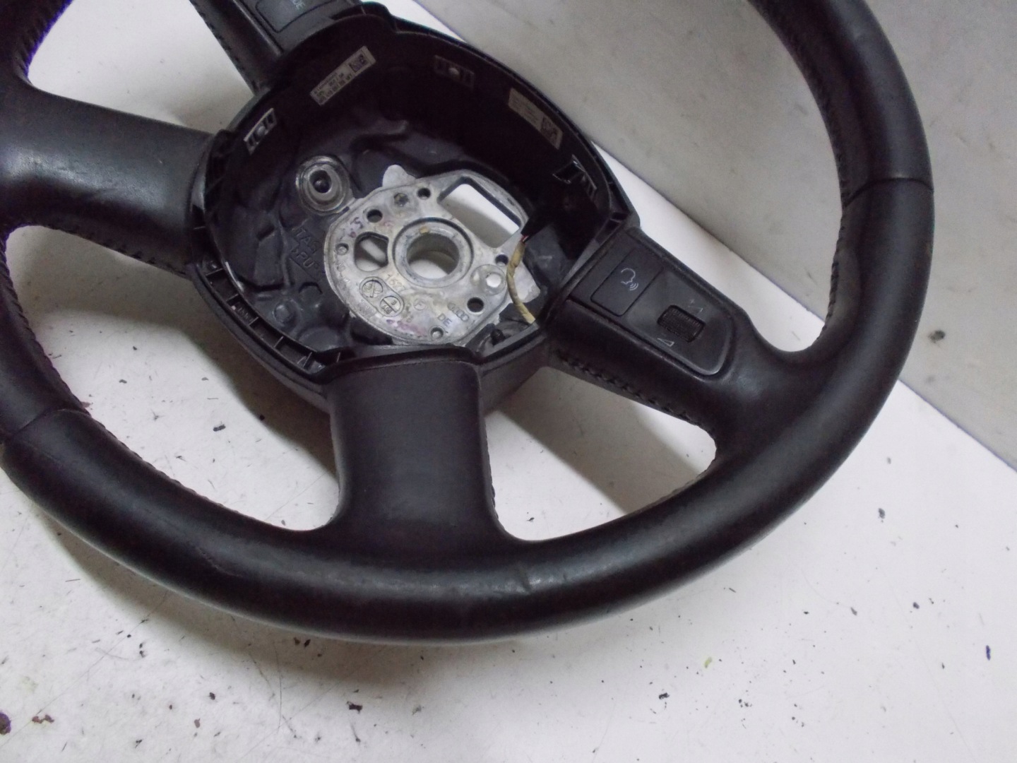 AUDI A6 C6 2.0 TFSI 08R lenkrad Leder 61680150E