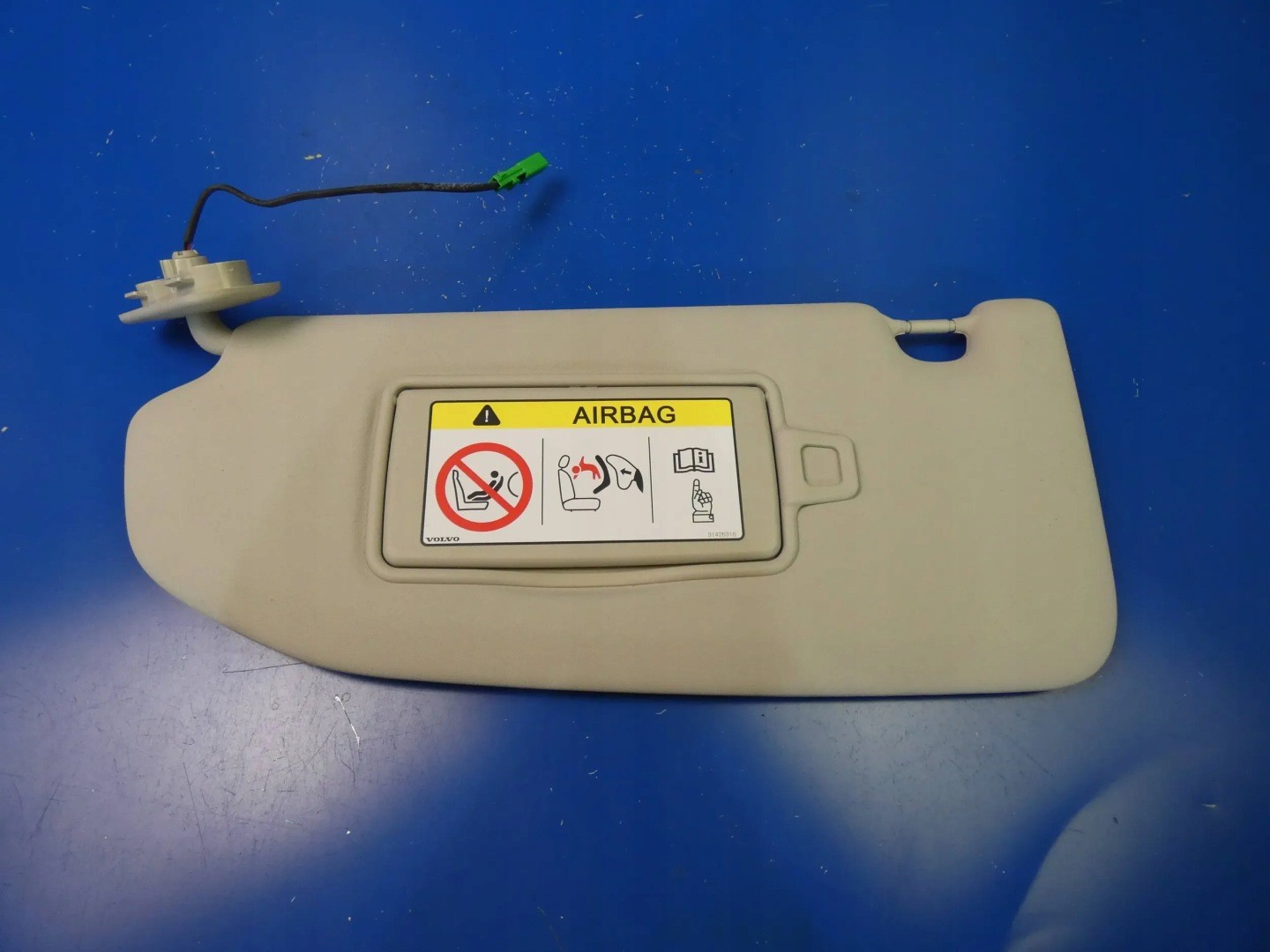 VOLVO XC40 cover PRZECIWSLONECZNA left visor