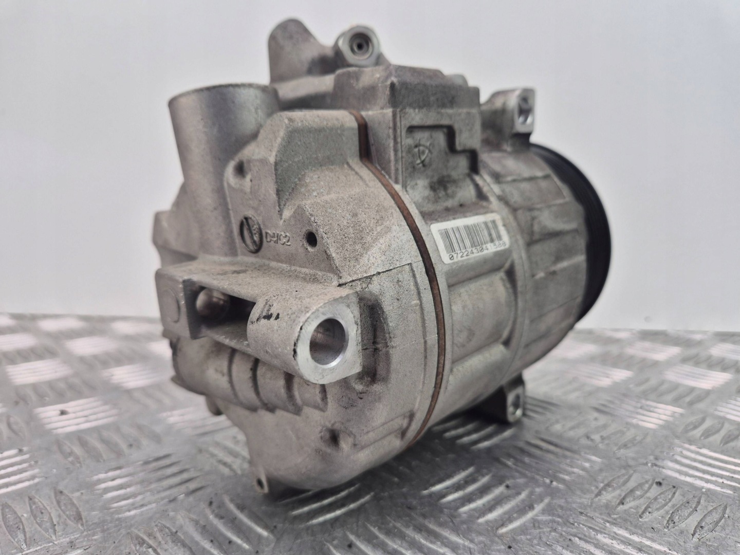 Mercedes E200 CGI W212 compressor; compressor of the air conditioning A0008307800