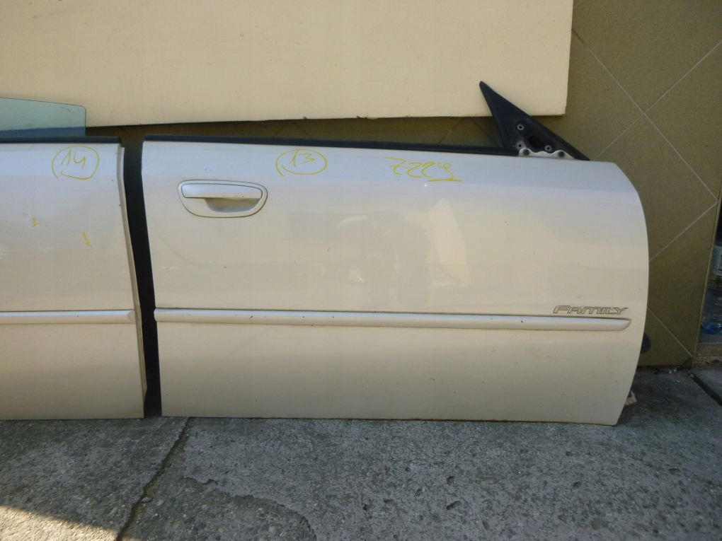 SUBARU LEGACY IV 4 door right rear. front
