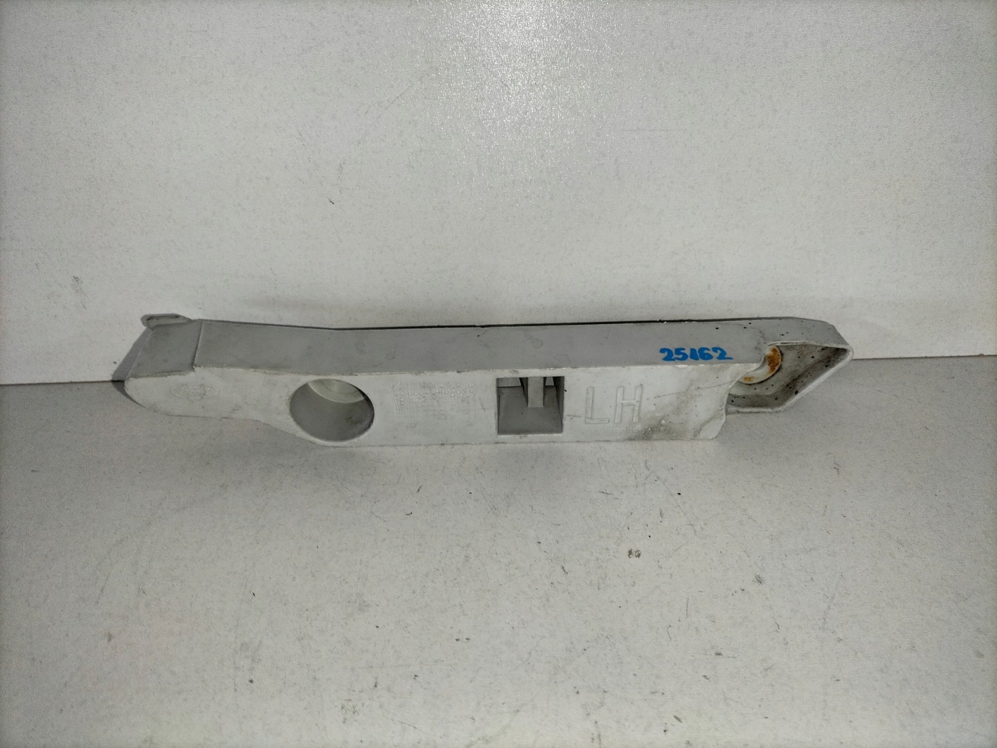 bumper bracket front left FORD FOCUS MK2 LIFT 08