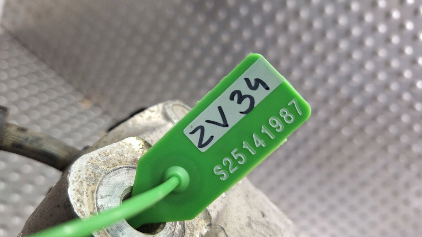 otoč čepu pravý předek 32221857 VOLVO XC40 II