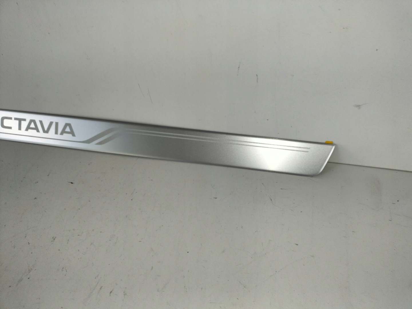 moulding cap threshold right SKODA OCTAVIA III 13