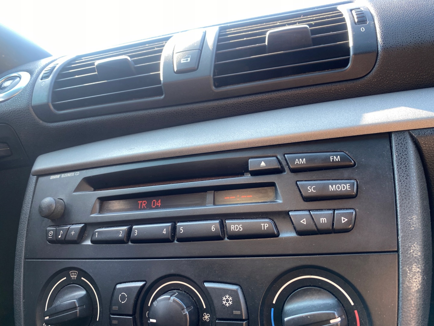 BMW 1 e E87 04-11 RADIO ORYGINALNE CD brakuje kodu