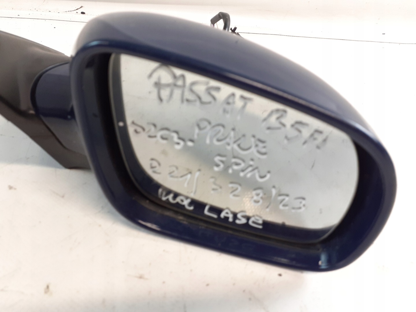VW Passat B5 mirror right El. 5pin LA5E