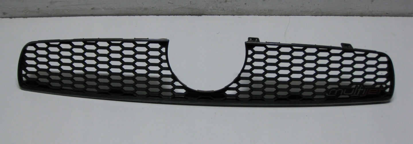 FIAT DOBLO II 13R grid central of a bumper front