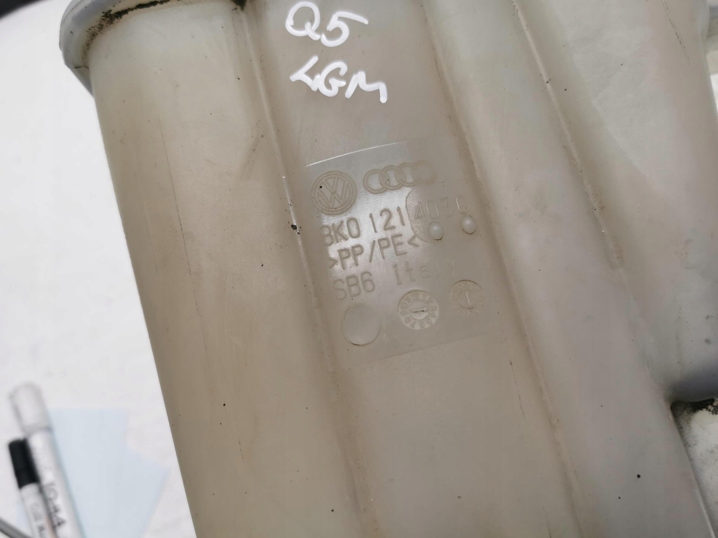 Scheibenwaschbehälter AUDI Q5 8R 8K0121403C 2.0 TDI