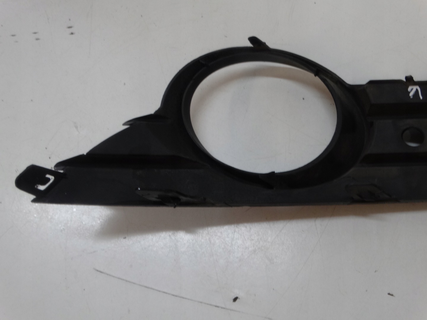 grid of a bumper right front OPEL CORSA D 13211479