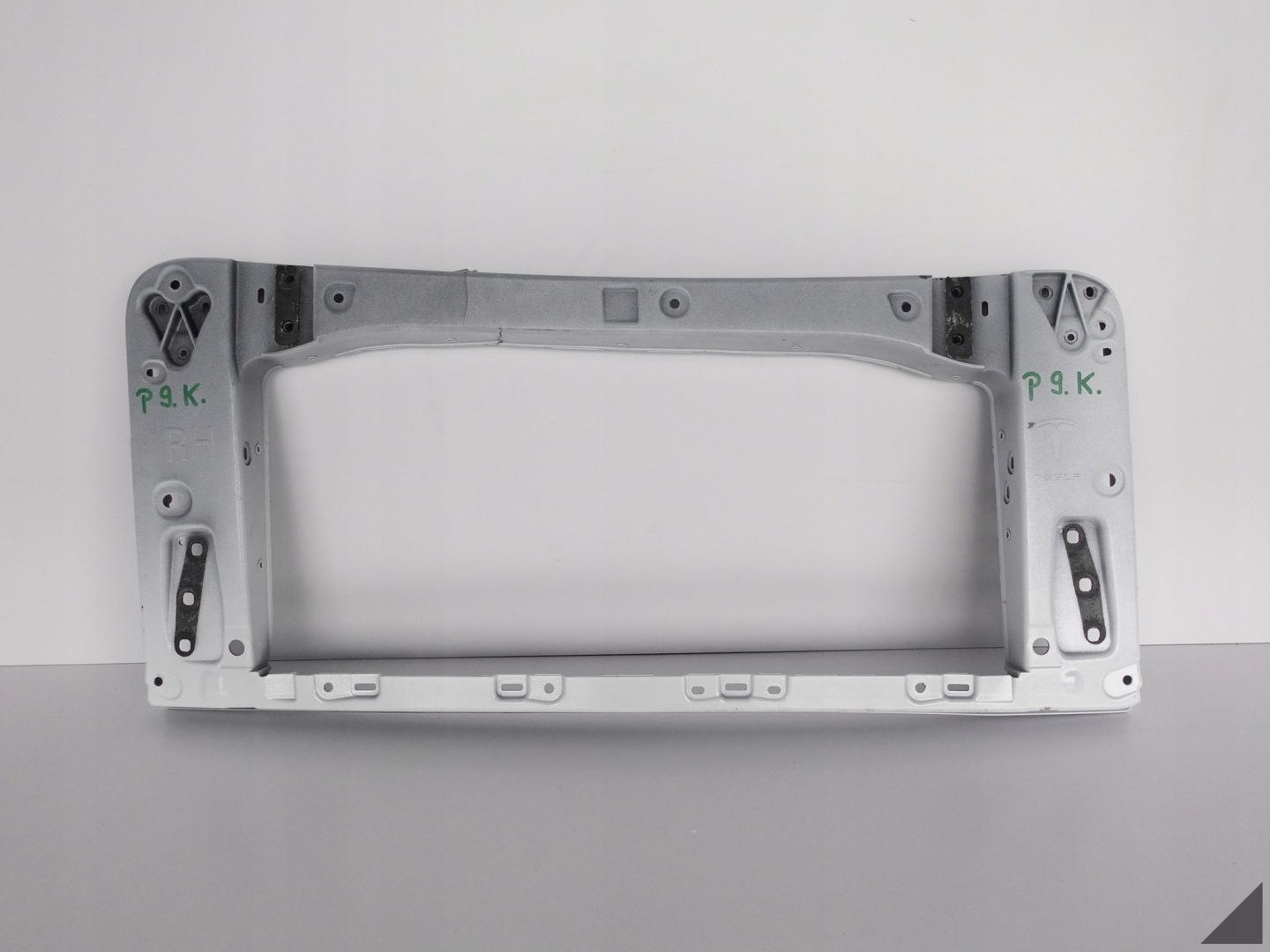 TESLA MODEL X 15- door support RAMA right rear part
