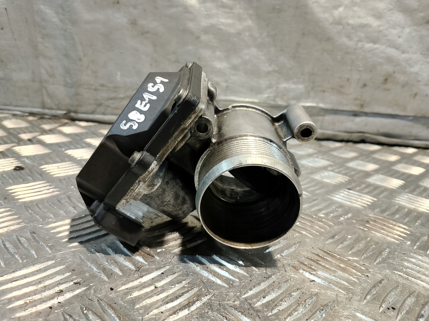 throttle flap air AUDI A4 B8 2.0 TDI A2C53338105