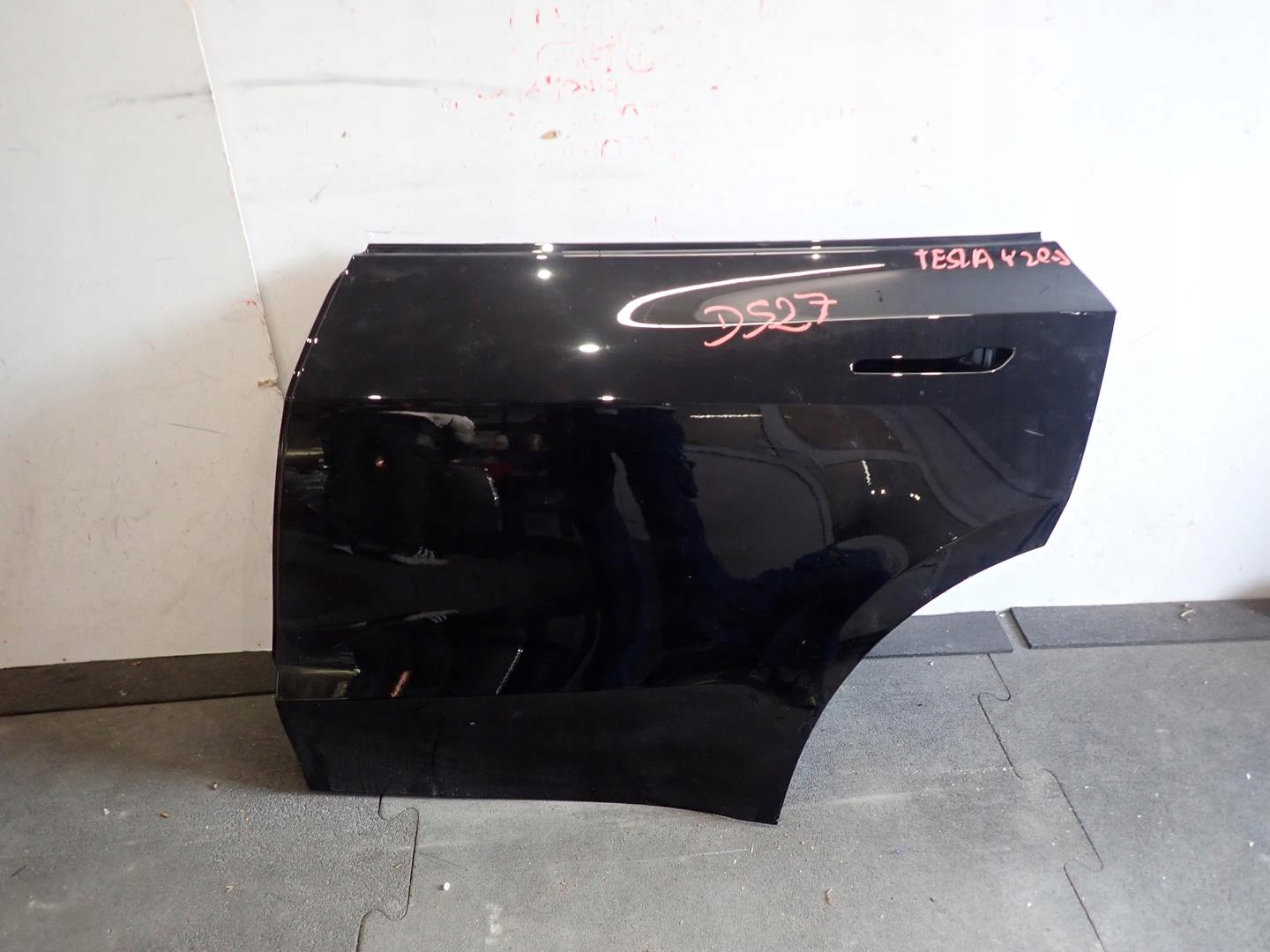 door rear part rear. left TESLA Y 2021