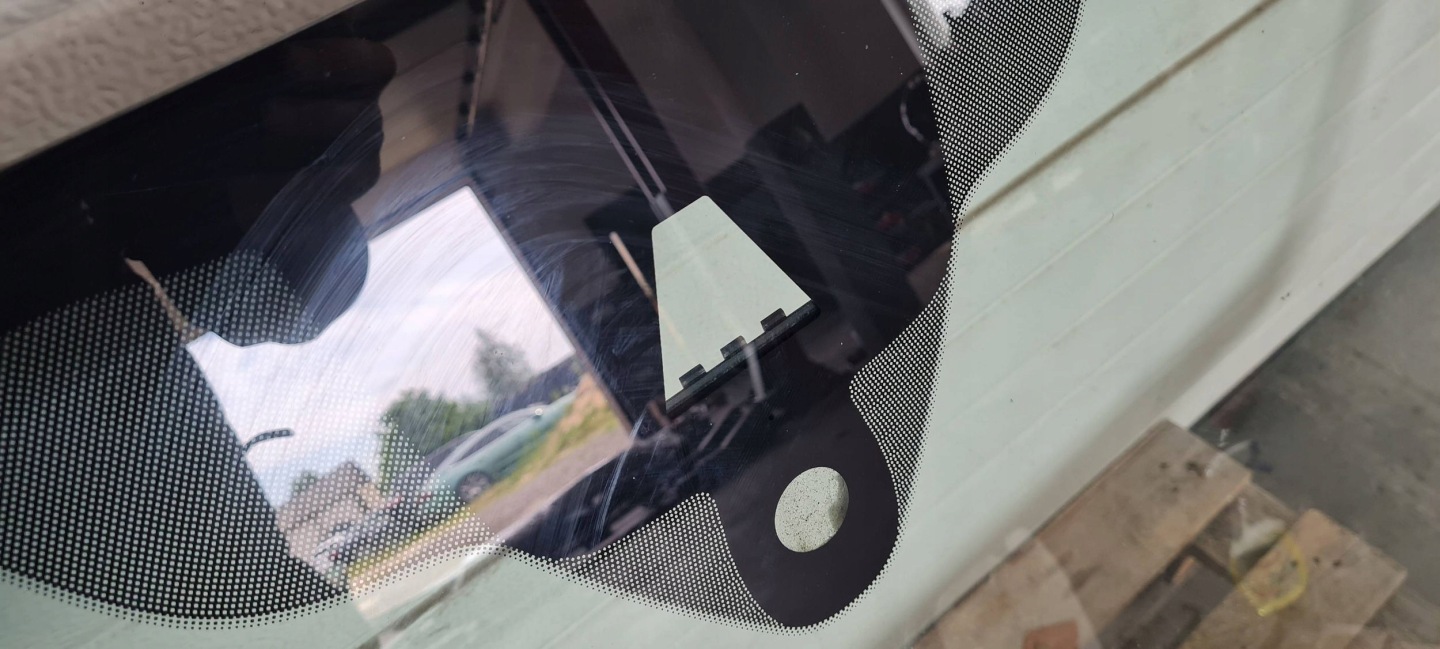 Q2 SQ2 81A window iron front below KAMERE 18R 2018R
