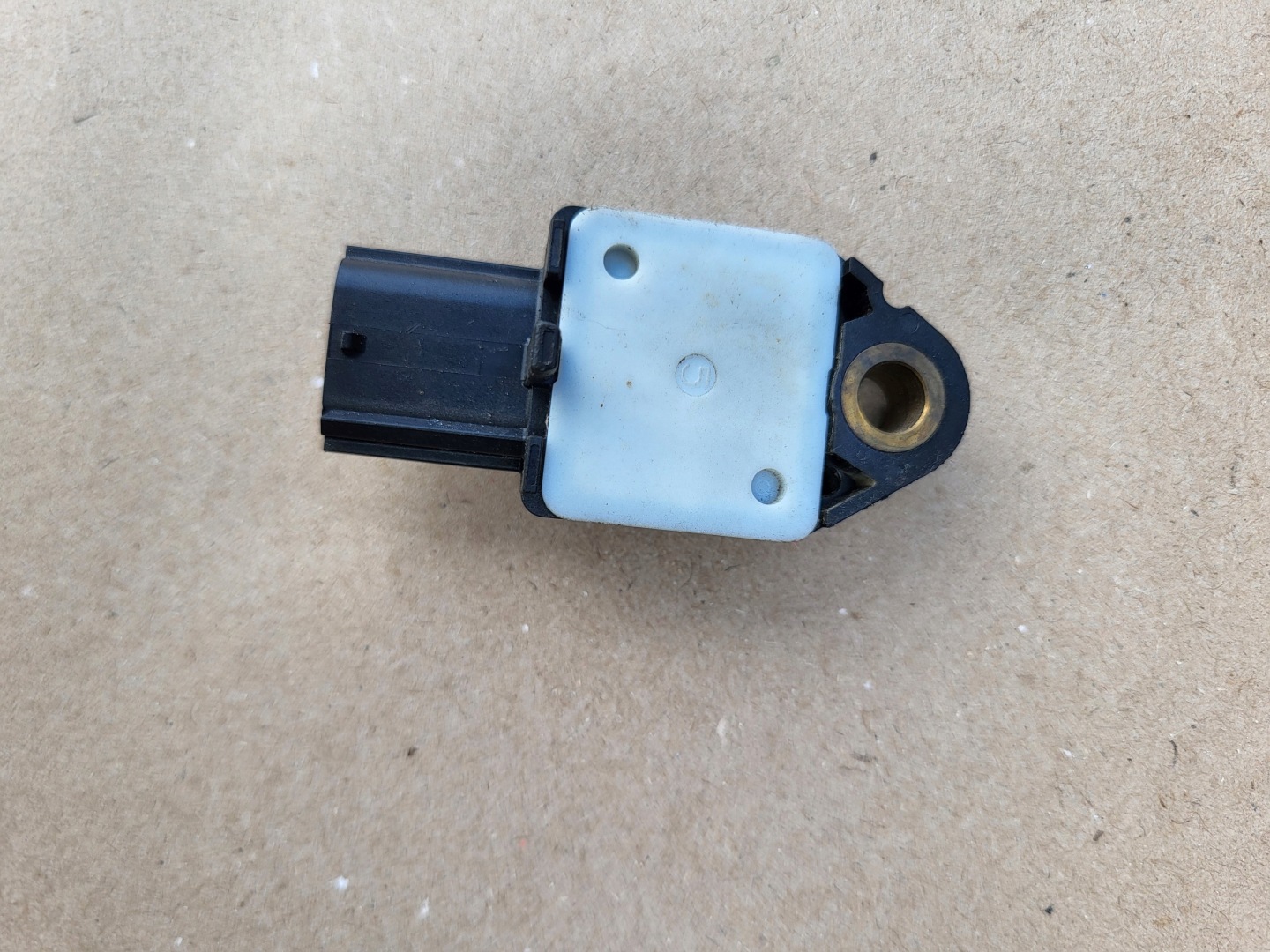 Crashsensor Drucksensor UDERZENIOWY TOYOTA AYGO YARIS II OE EU 89831-0H010