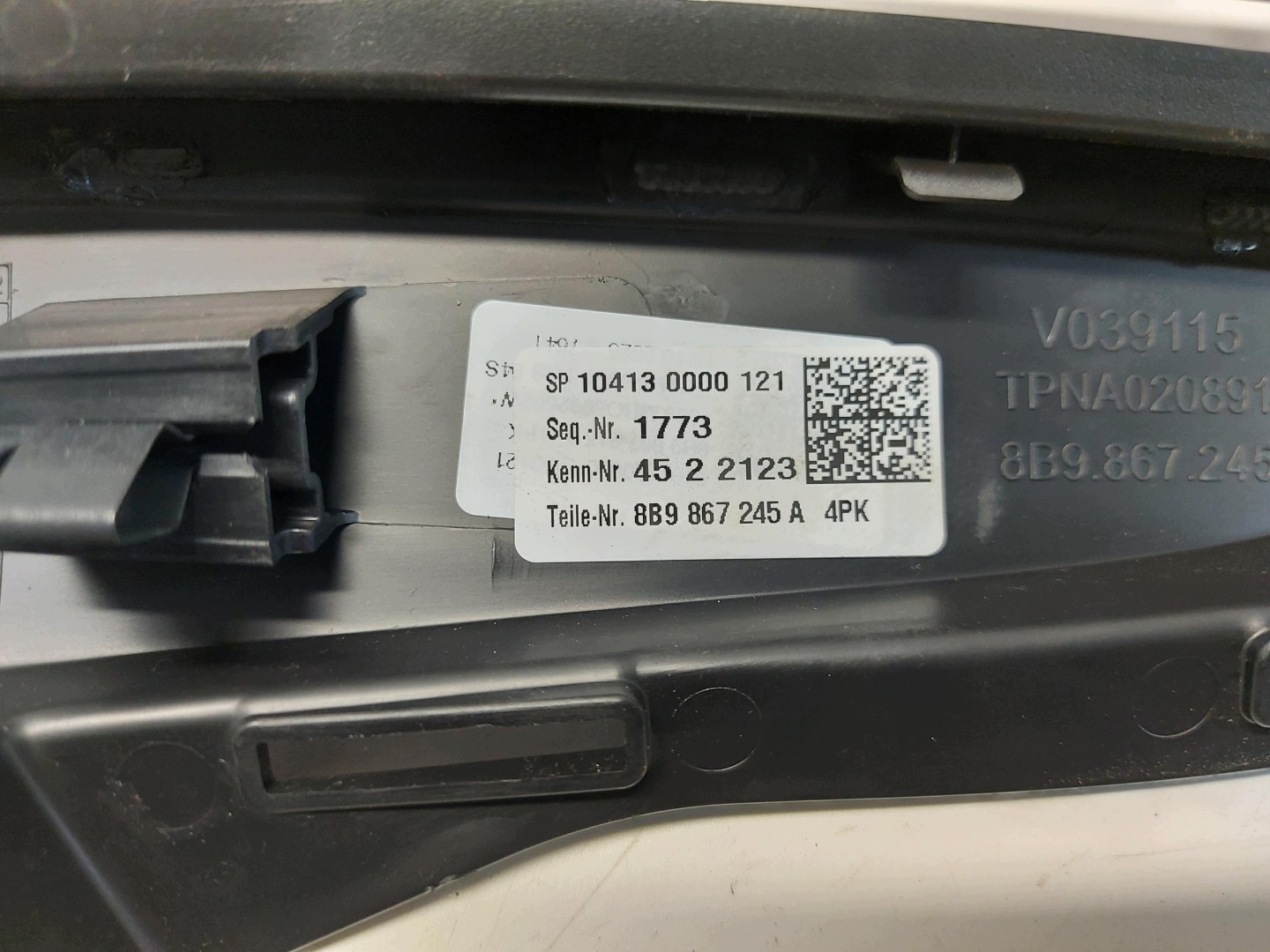 AUDI A5 8B3 B10 AVANT cover slupka boot left right 8B9867246A