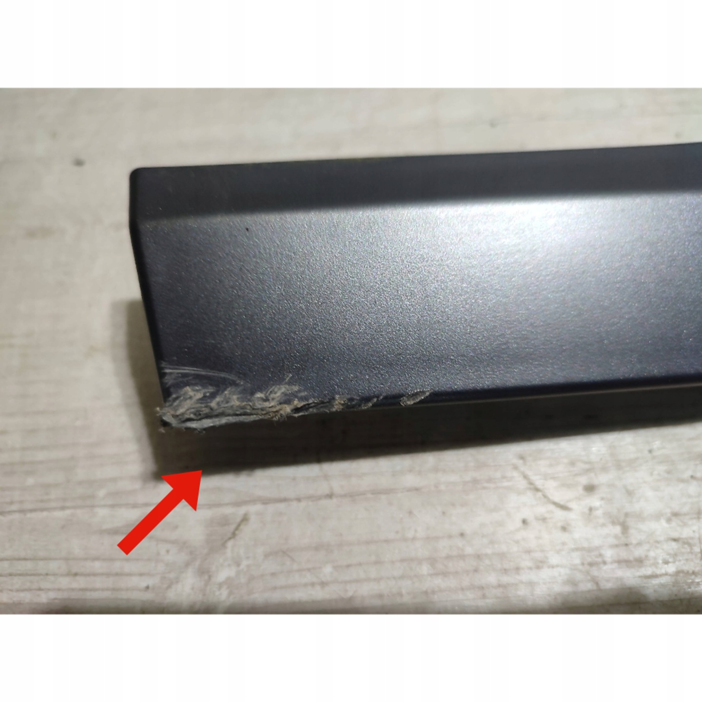 Hyundai Kona and 2018 front side left moulding door