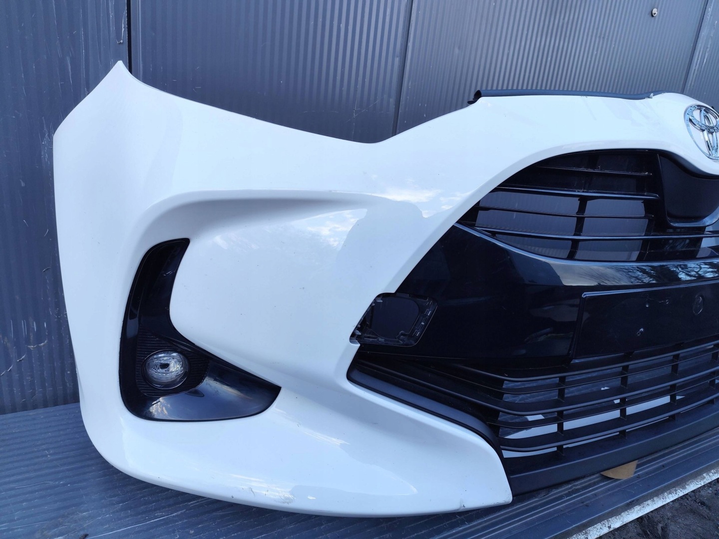 TOYOTA YARIS IV front bumper complete DEMONTAZ