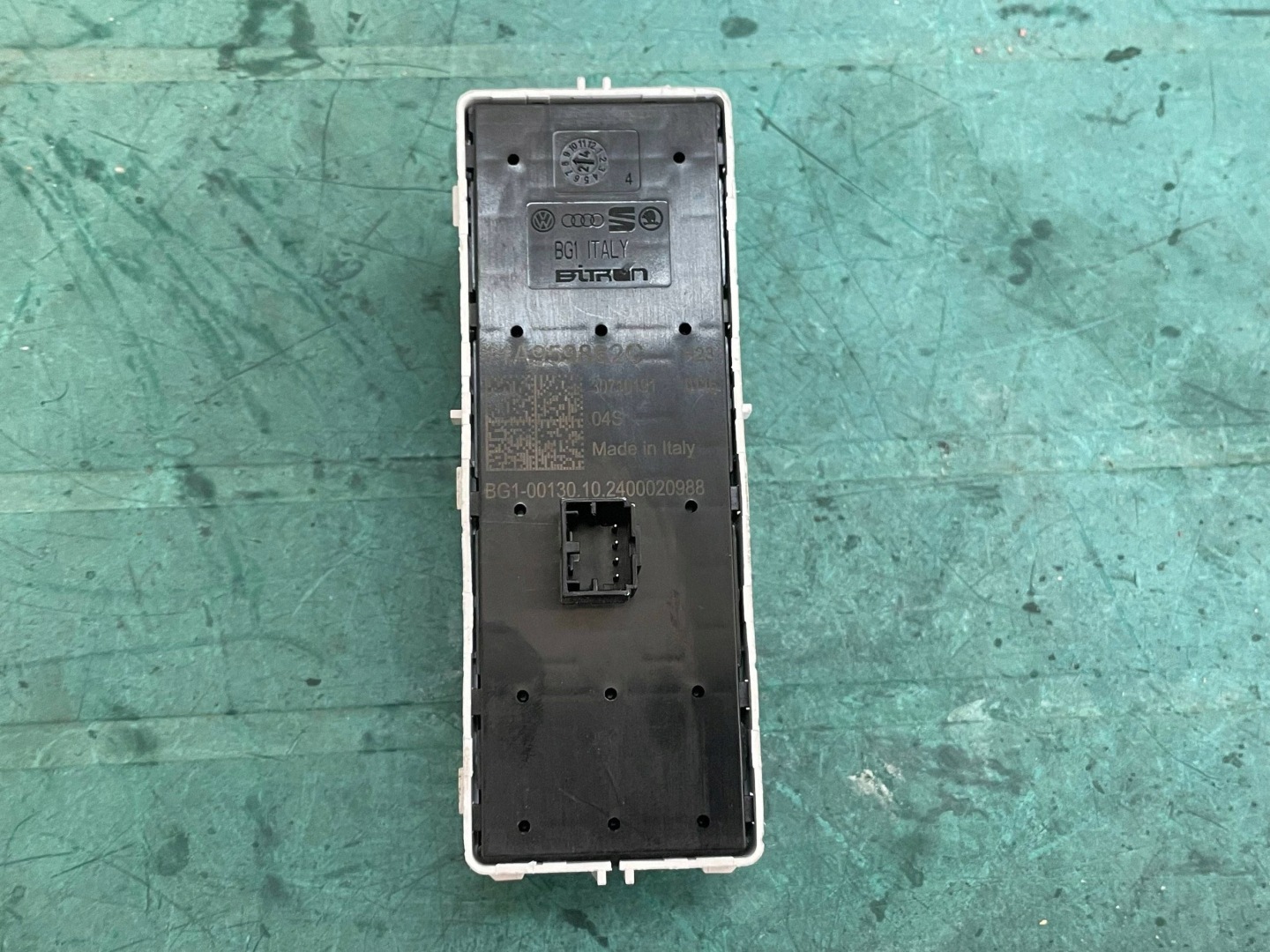 Bouton Vitres VOLKSWAGEN ID.4 11A959862C @M