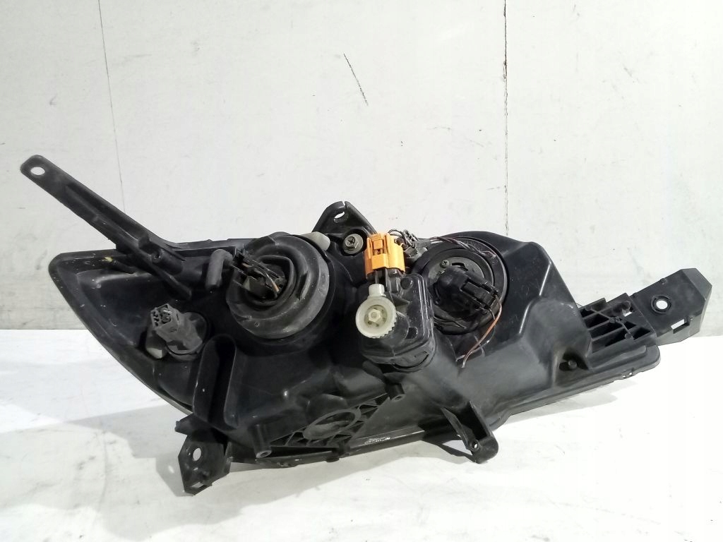 Mazda 3 BK sedan light left front front