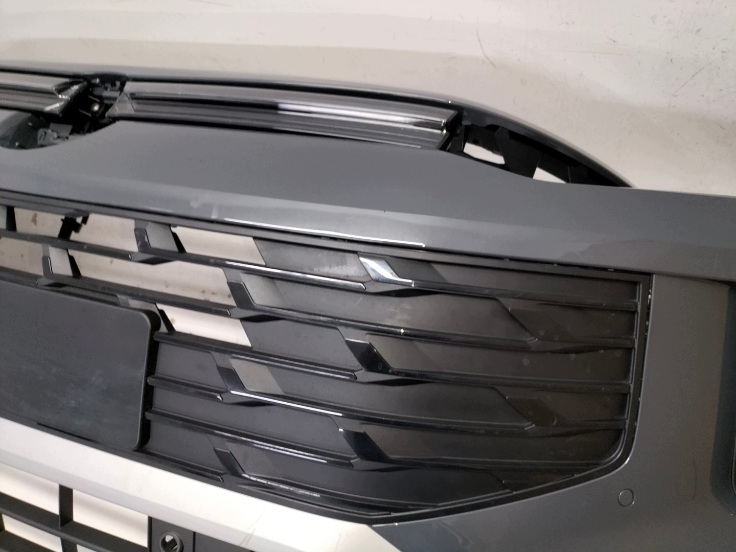 front bumper front VW TAYRON 24- wersja below 6 xczujniki PDC