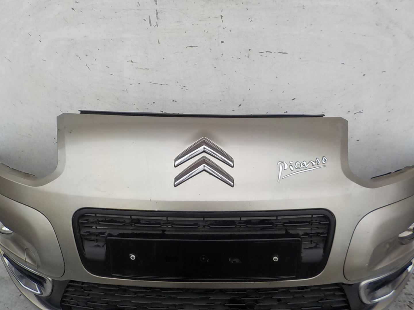 109 CITROEN C3 PICASSO nárazník predok predný