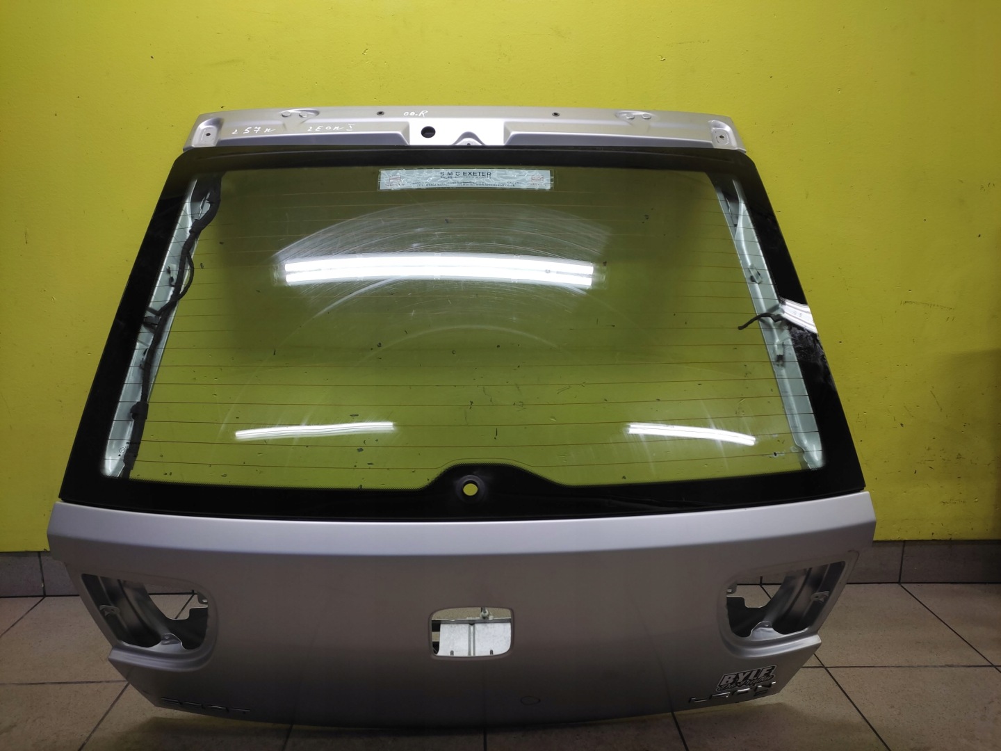 SEAT LEON and rear trunk door boot LAKIER L57N