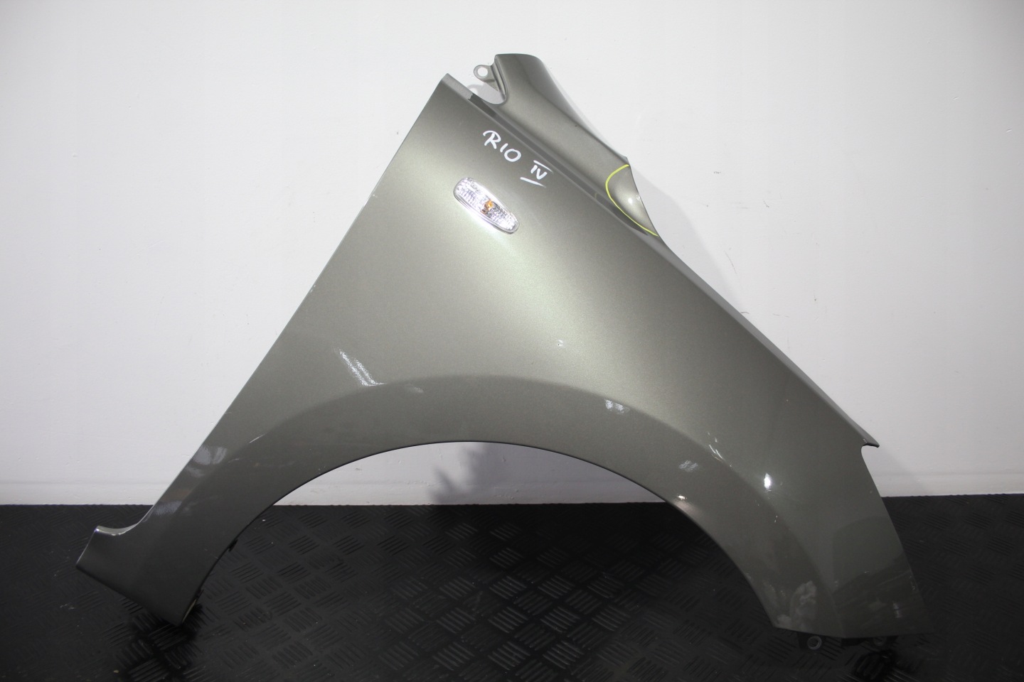 fender right front front KIA RIO IV 4 LIFT