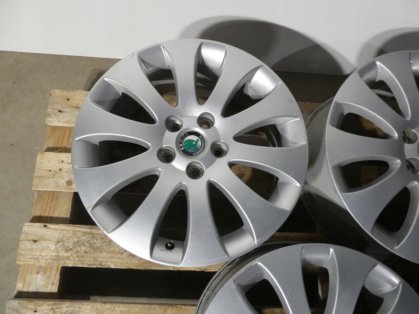 4X discs aluminium disc 3T0601025B SKODA 5X112