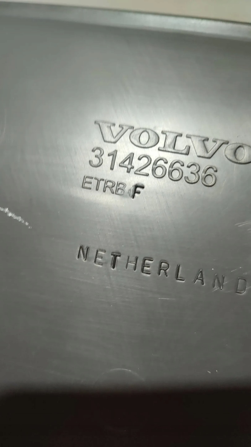 Volvo V40 II 2018r left side Poszycia slupkow