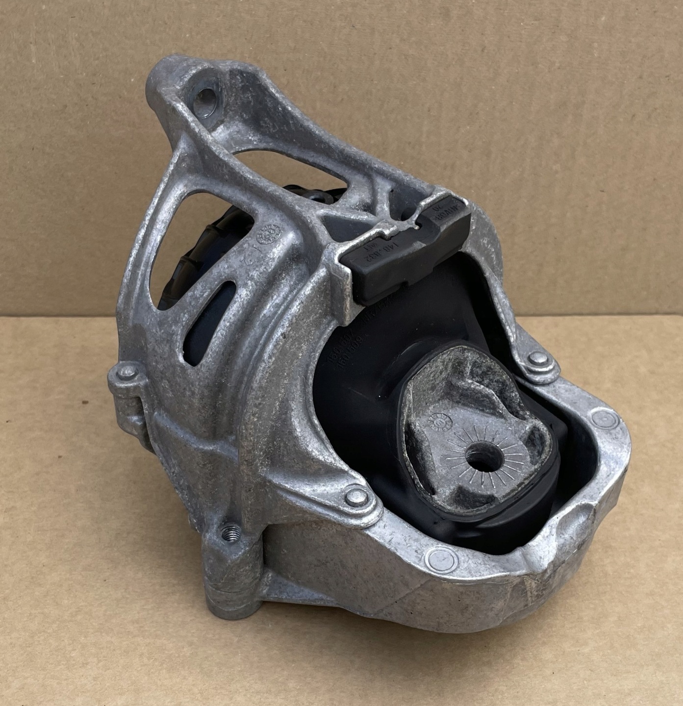 engine mount 4M0199372ET AUDI A6 A7 Q5 Q7 Q8 as new original
