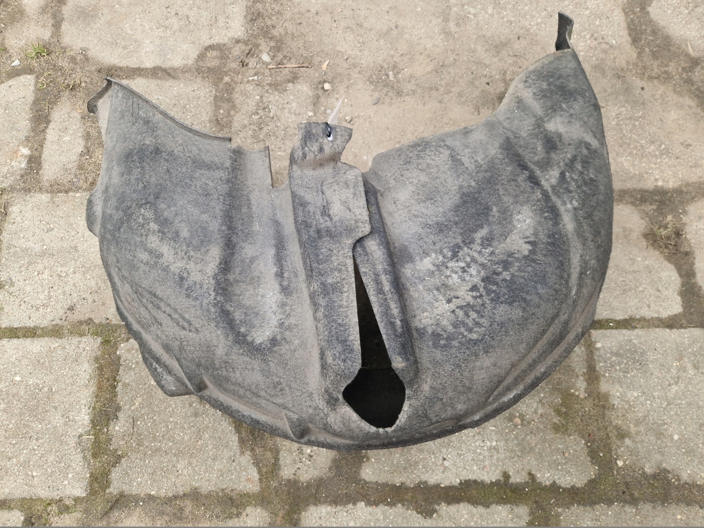 AUDI A6 C6 sedan mudguard right rear part rear. 4F0810172