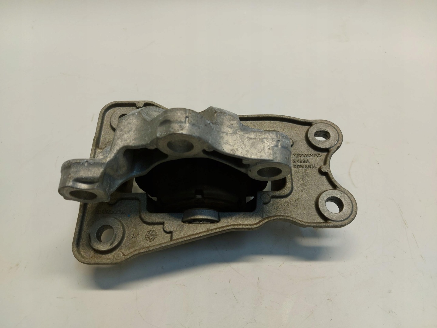 Volvo XC60 II 2020 holder engine mount left 2.0 t8 xc60 ii