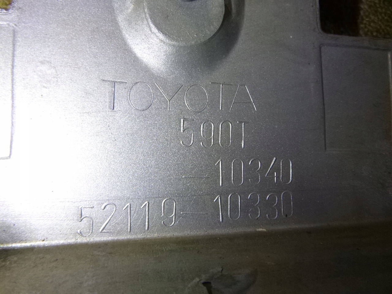 Frontstoßstange Toyota Starlet P9 96-99r.