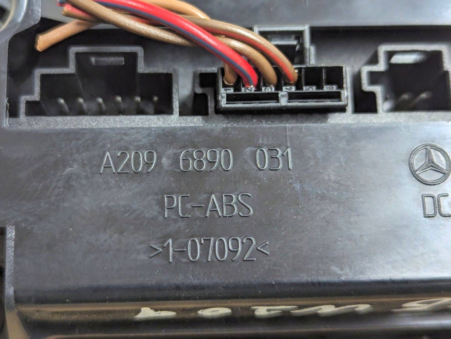 Panel switch Mercedes-Benz CLK-Class C209/A209 2004 A2096890031