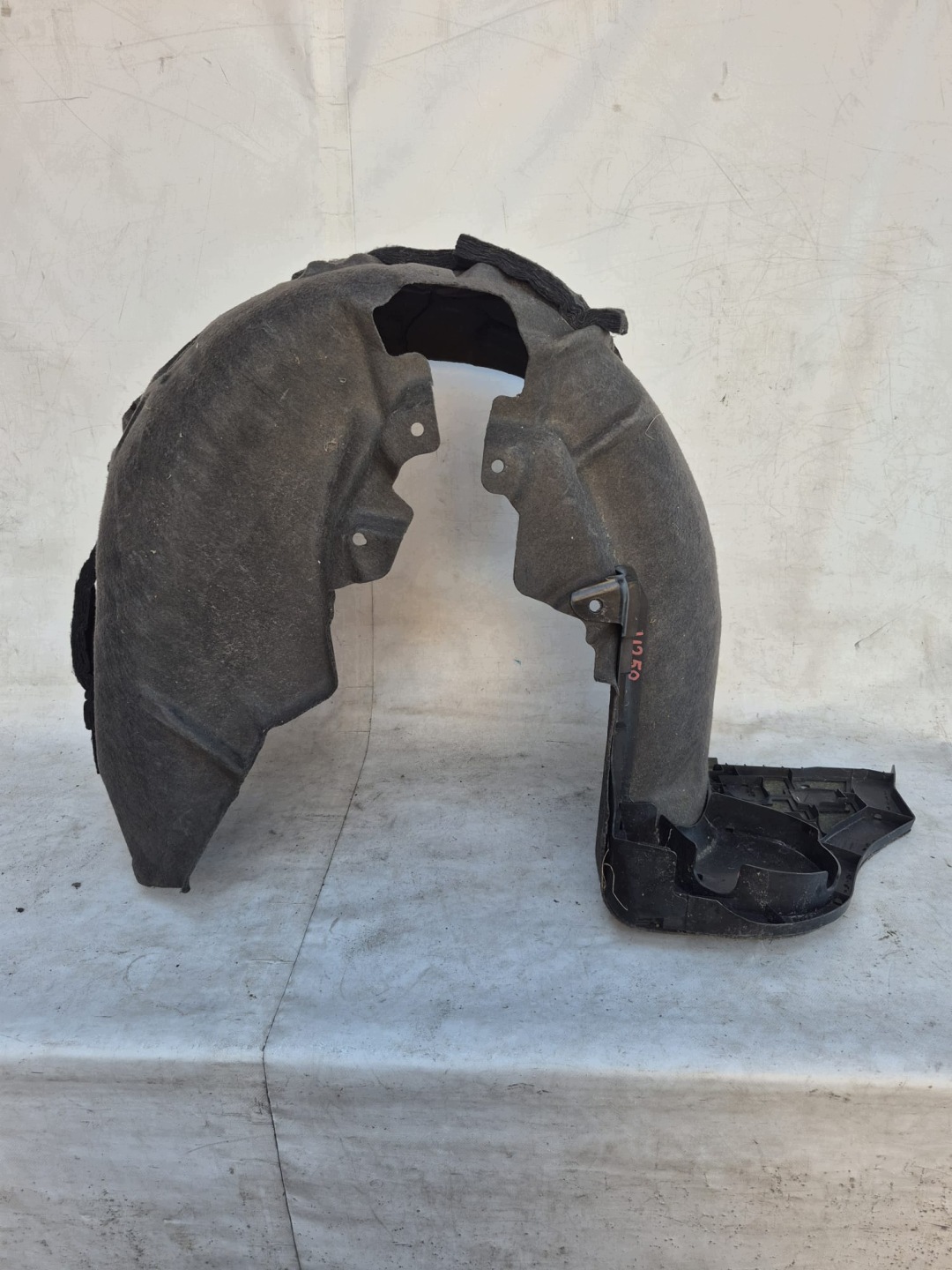 AUDI Q7 II 4M mudguard right rear part rear.