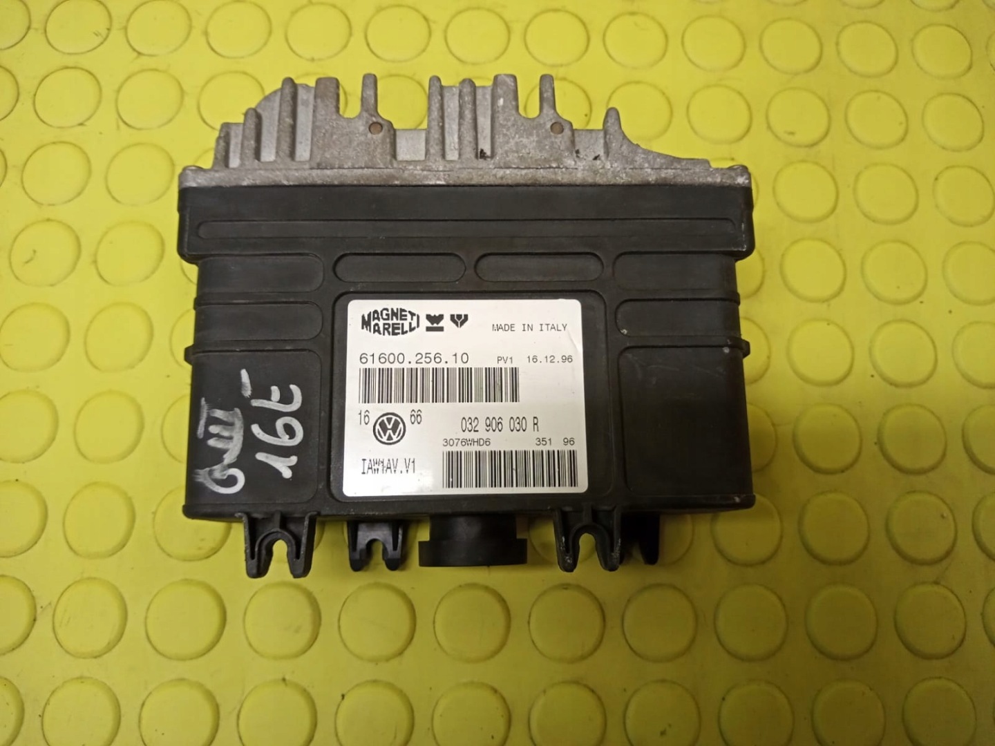 control unit of the engine VW GOLF 3 032906030R 6160025610