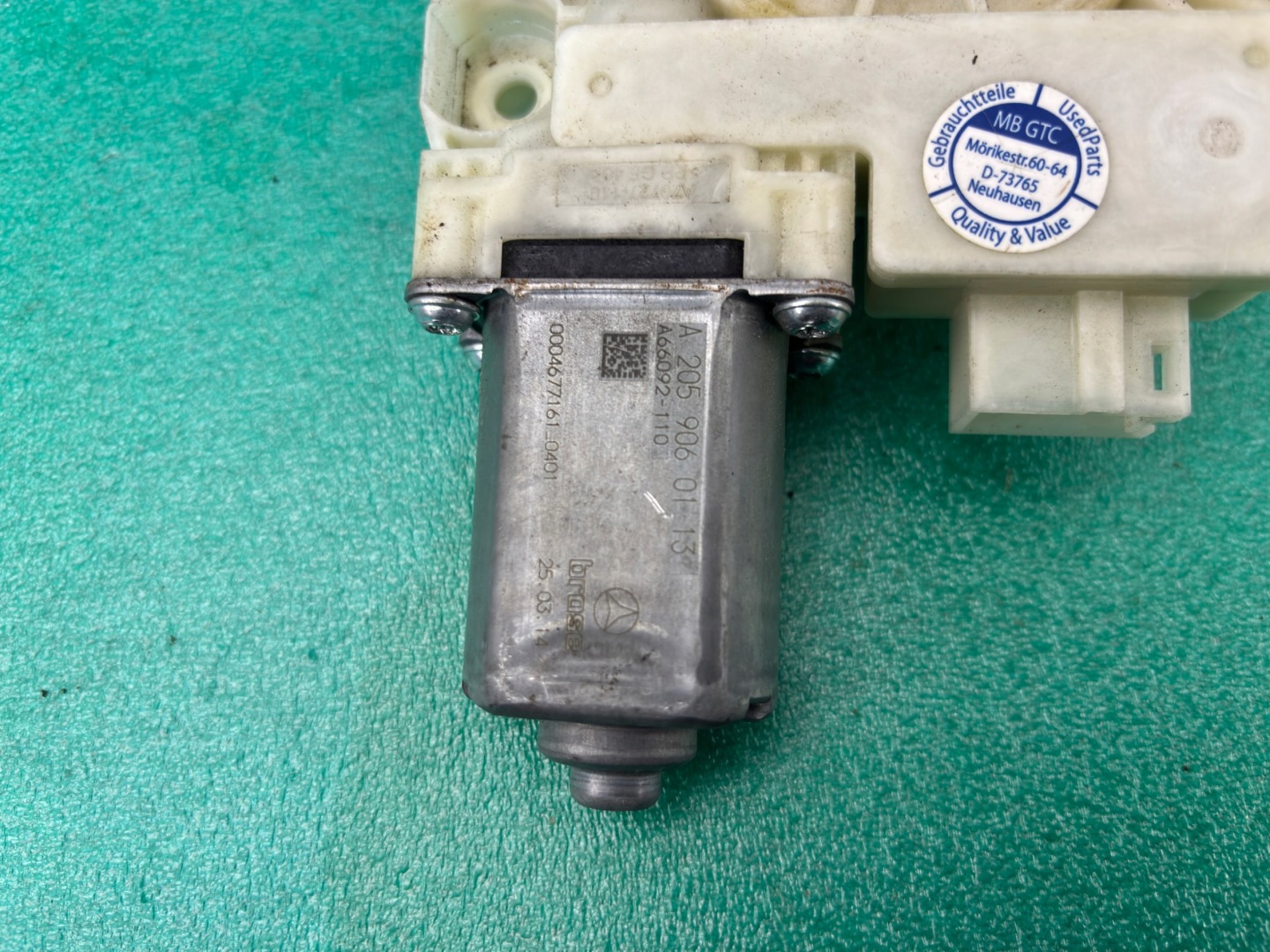 MERCEDES C-KLASA W205 mini motor lifting windows right front K70/528Y