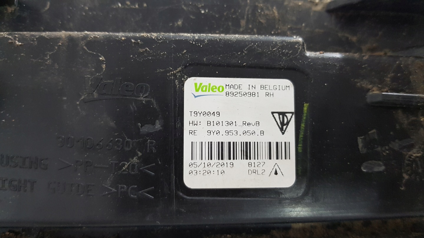 PORSCHE CAYENNE III 9Y TURBO 2019 - right light DRL LED 2596