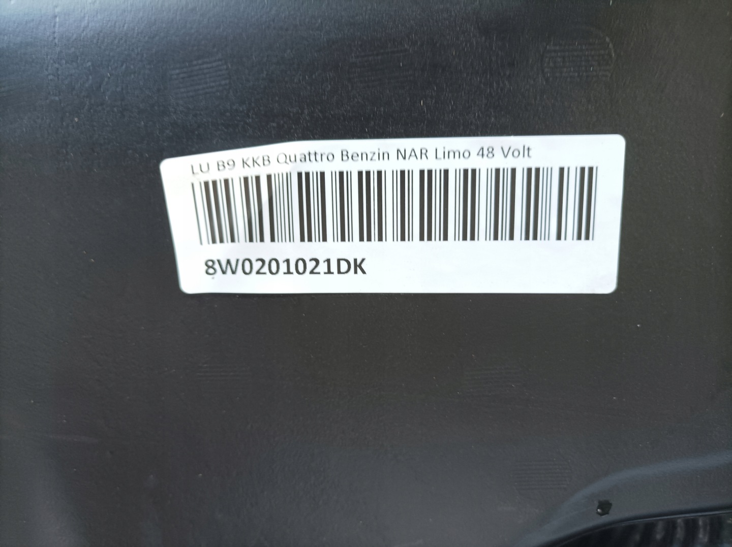 AUDI A4 B9 tank 8W0201021DK