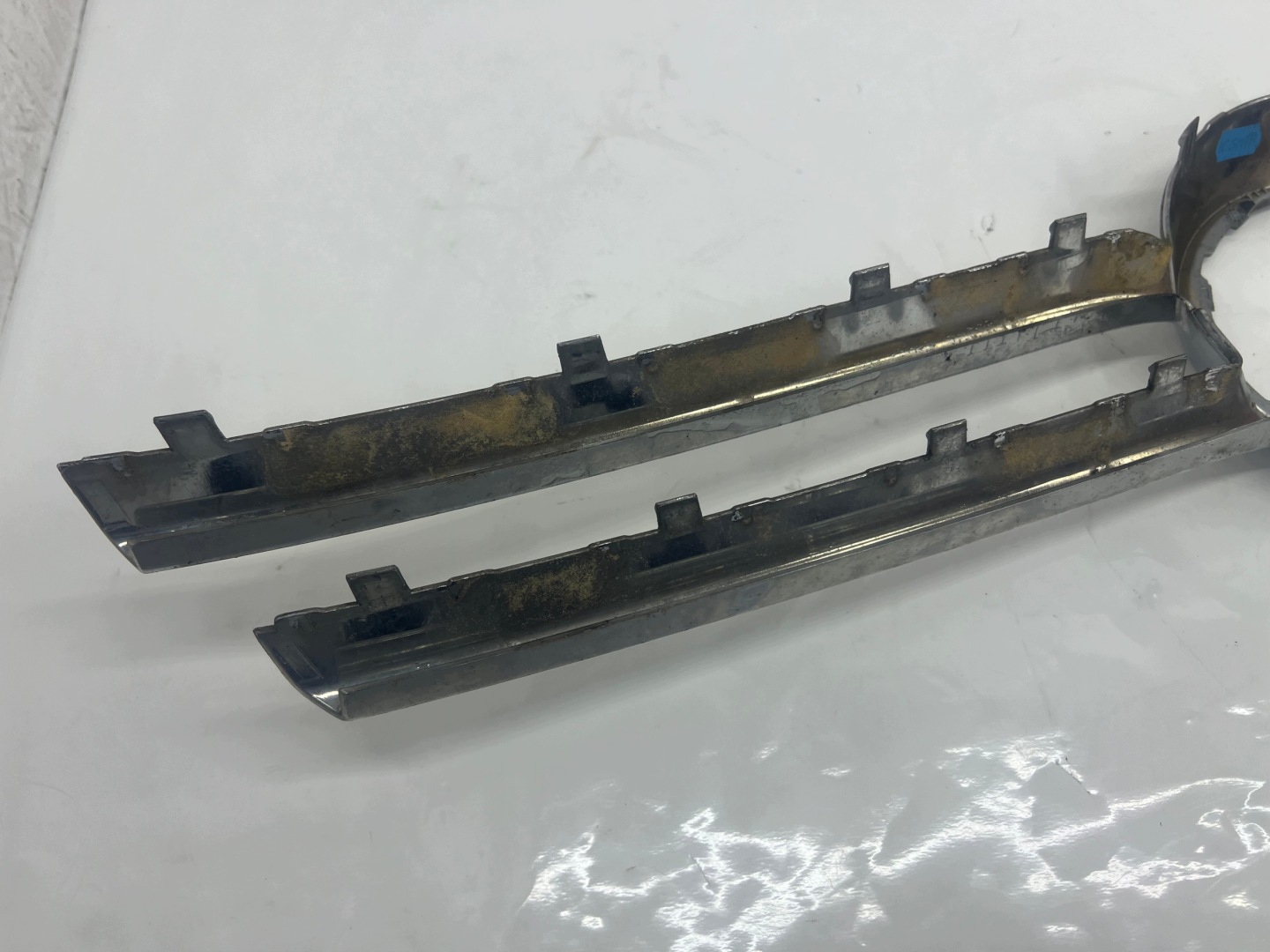 TOUAREG 07-10 moulding grille CHROM 7L6853668